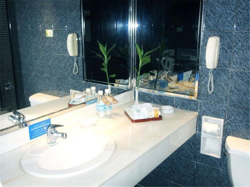 Celeste Palace International Hotel Jiangmen Dış mekan fotoğraf