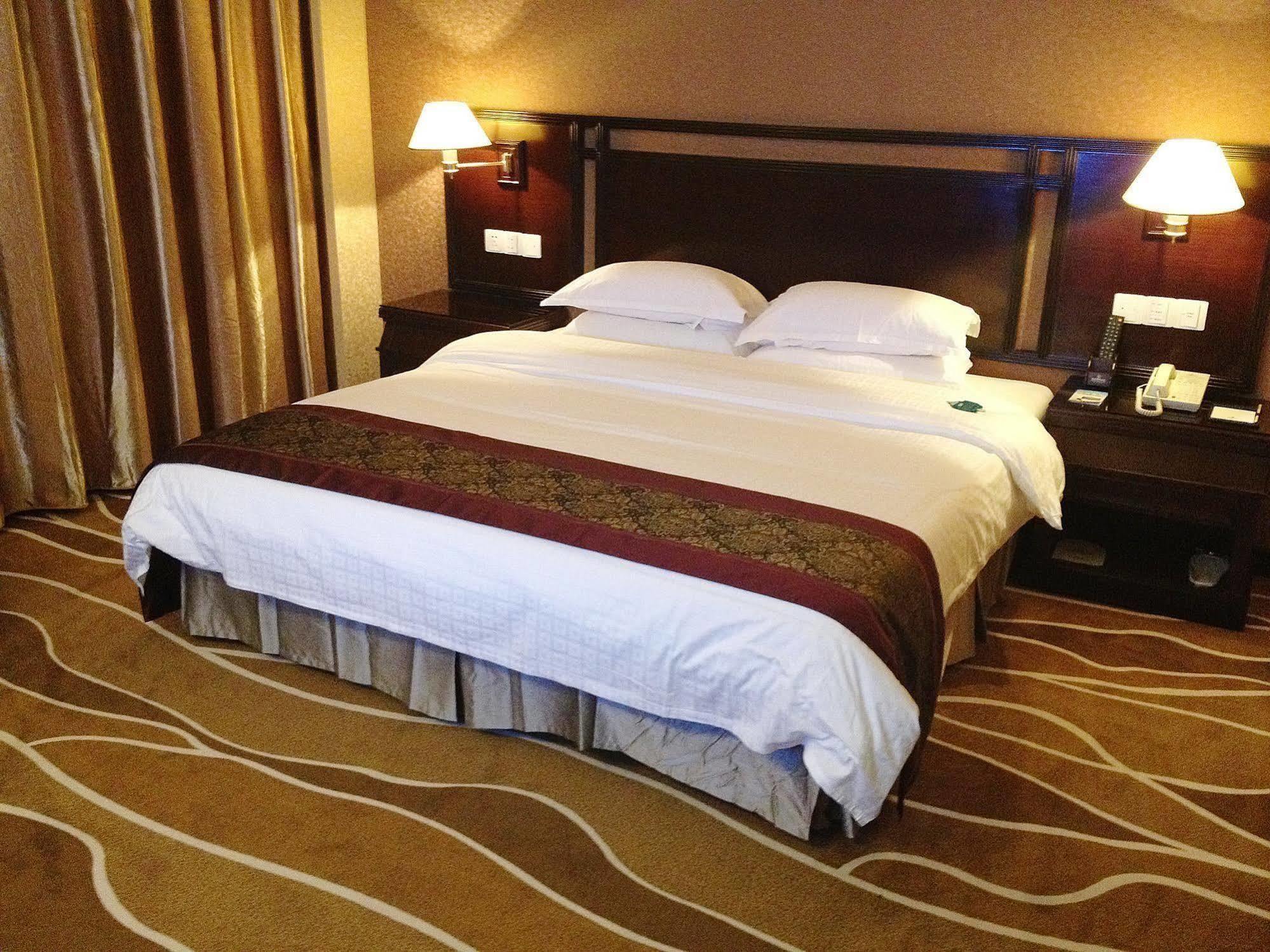 Celeste Palace International Hotel Jiangmen Dış mekan fotoğraf