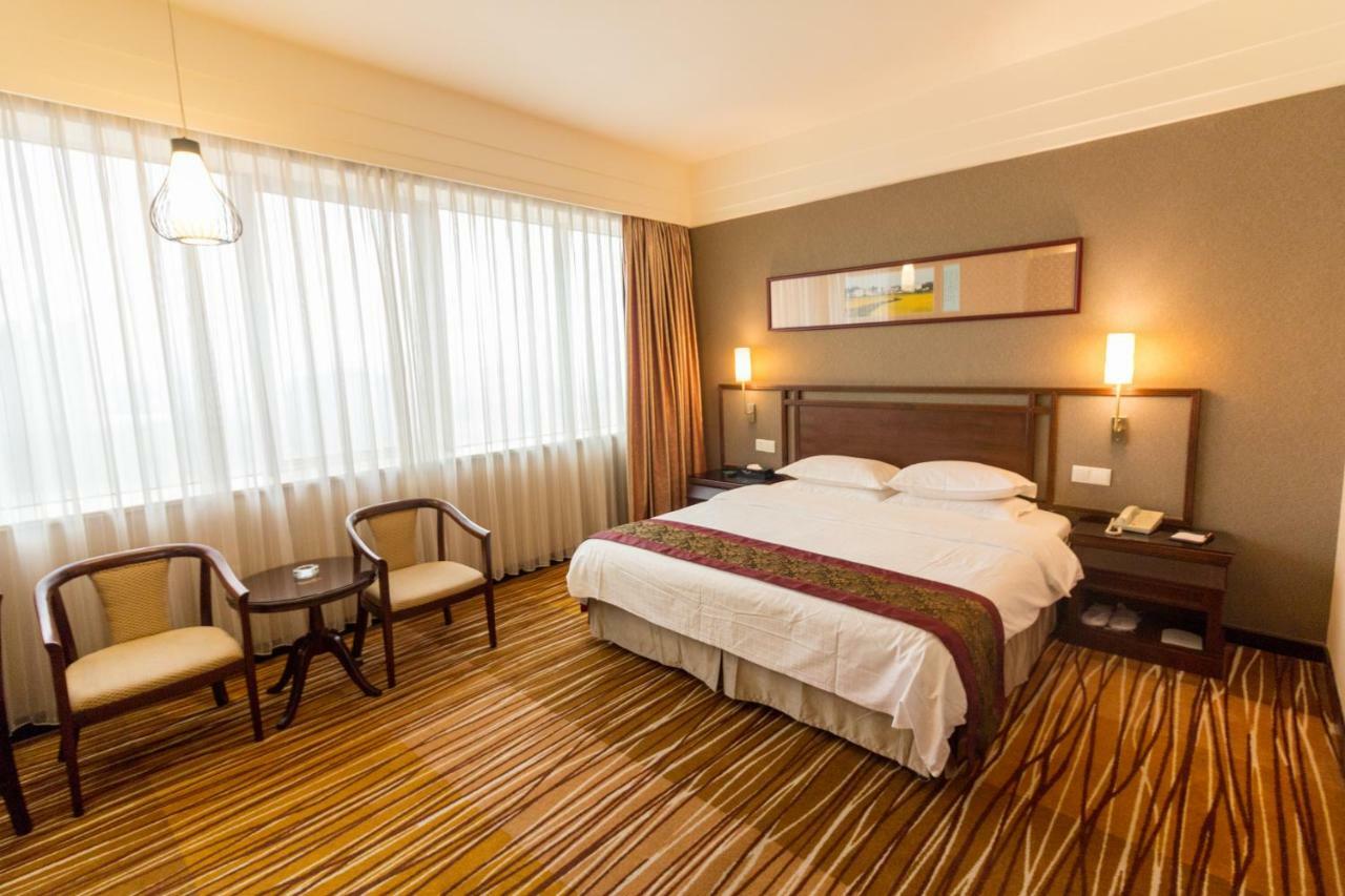 Celeste Palace International Hotel Jiangmen Dış mekan fotoğraf