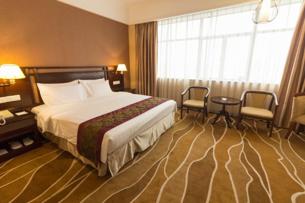 Celeste Palace International Hotel Jiangmen Dış mekan fotoğraf